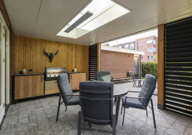 Landelijke tuinkamer met buitenkeuken