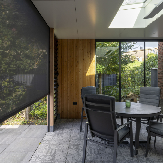 Landelijke tuinkamer met lichtstraat