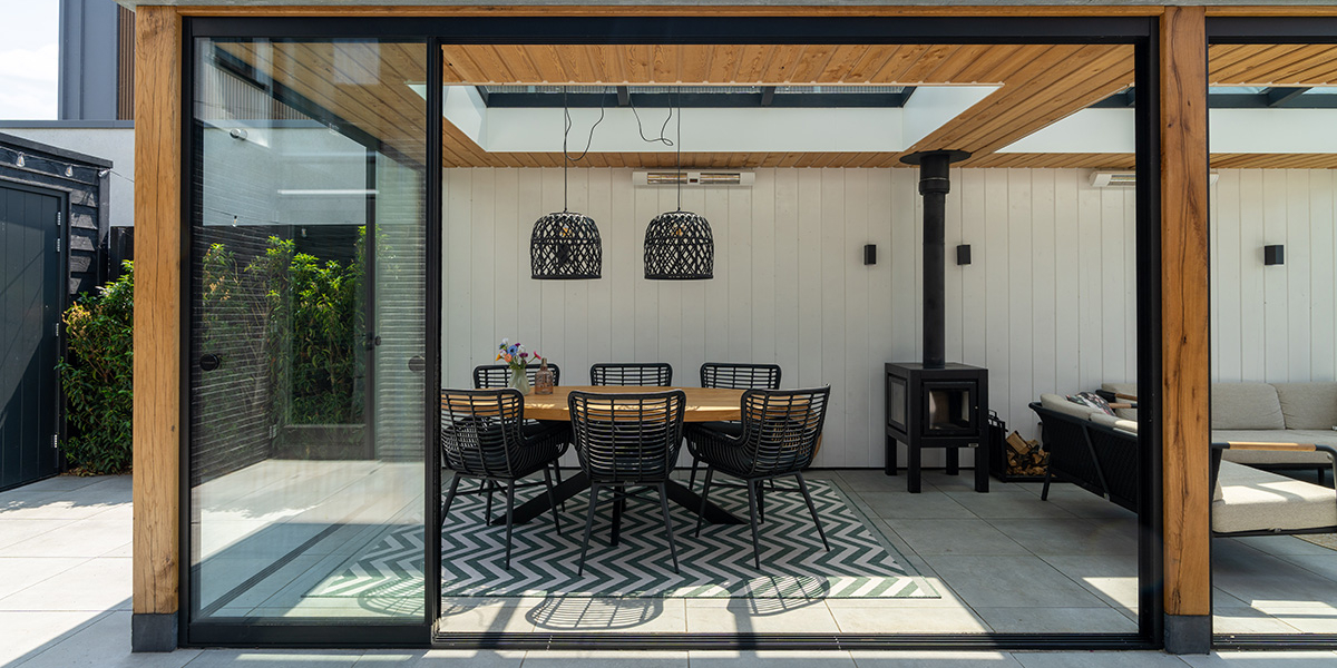 Tuinkamer met glazen schuifdeuren