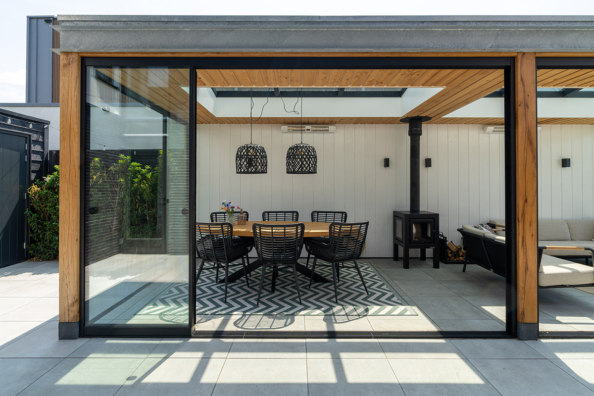 Tuinkamer met glazen schuifdeuren