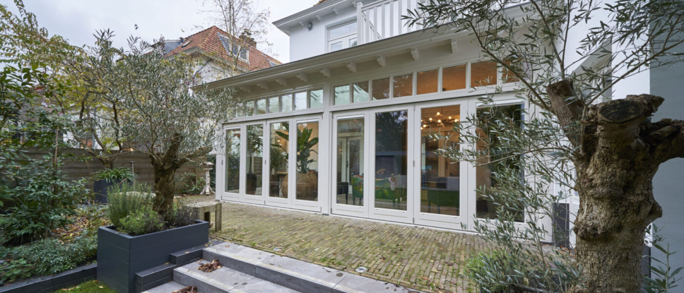 Klassieke serre met harmonicadeuren te Bloemendaal