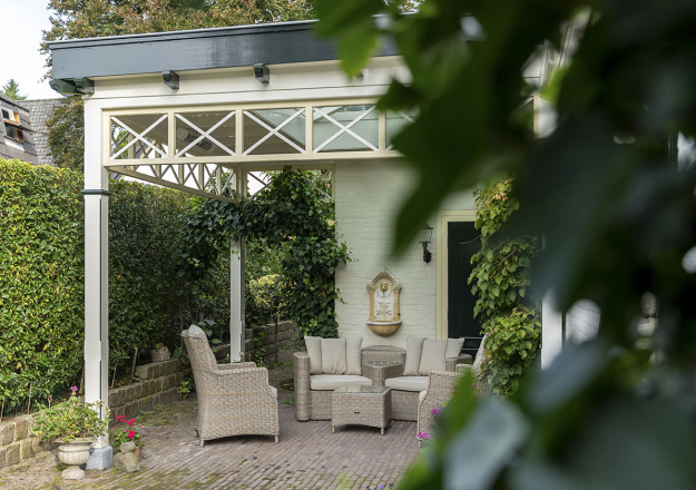 Klassieke veranda in Baarn