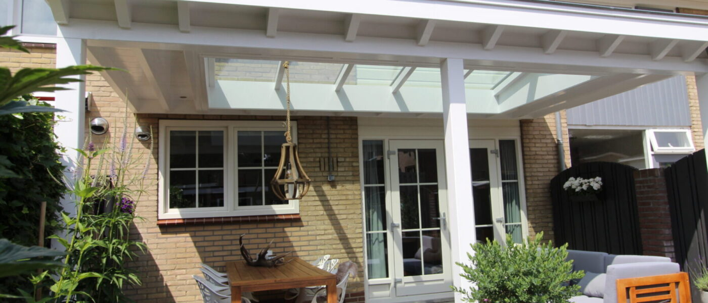 Klassieke veranda met lichtstraat te Ede