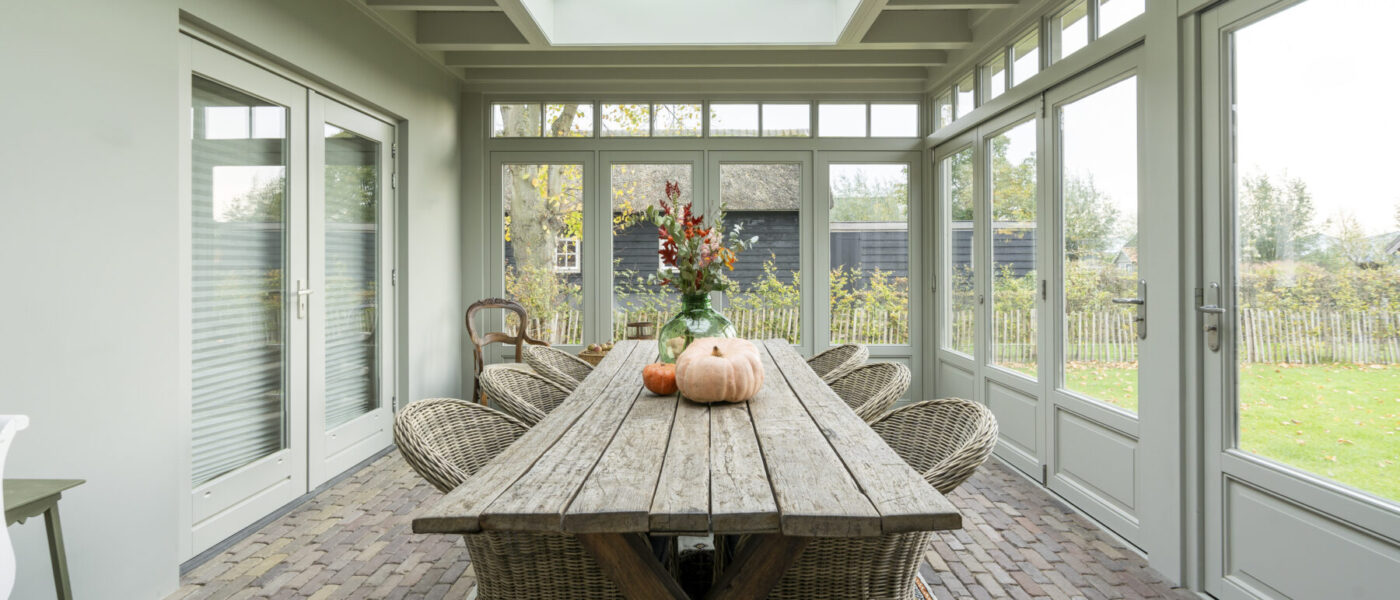 Landelijke serre met lichtstraat