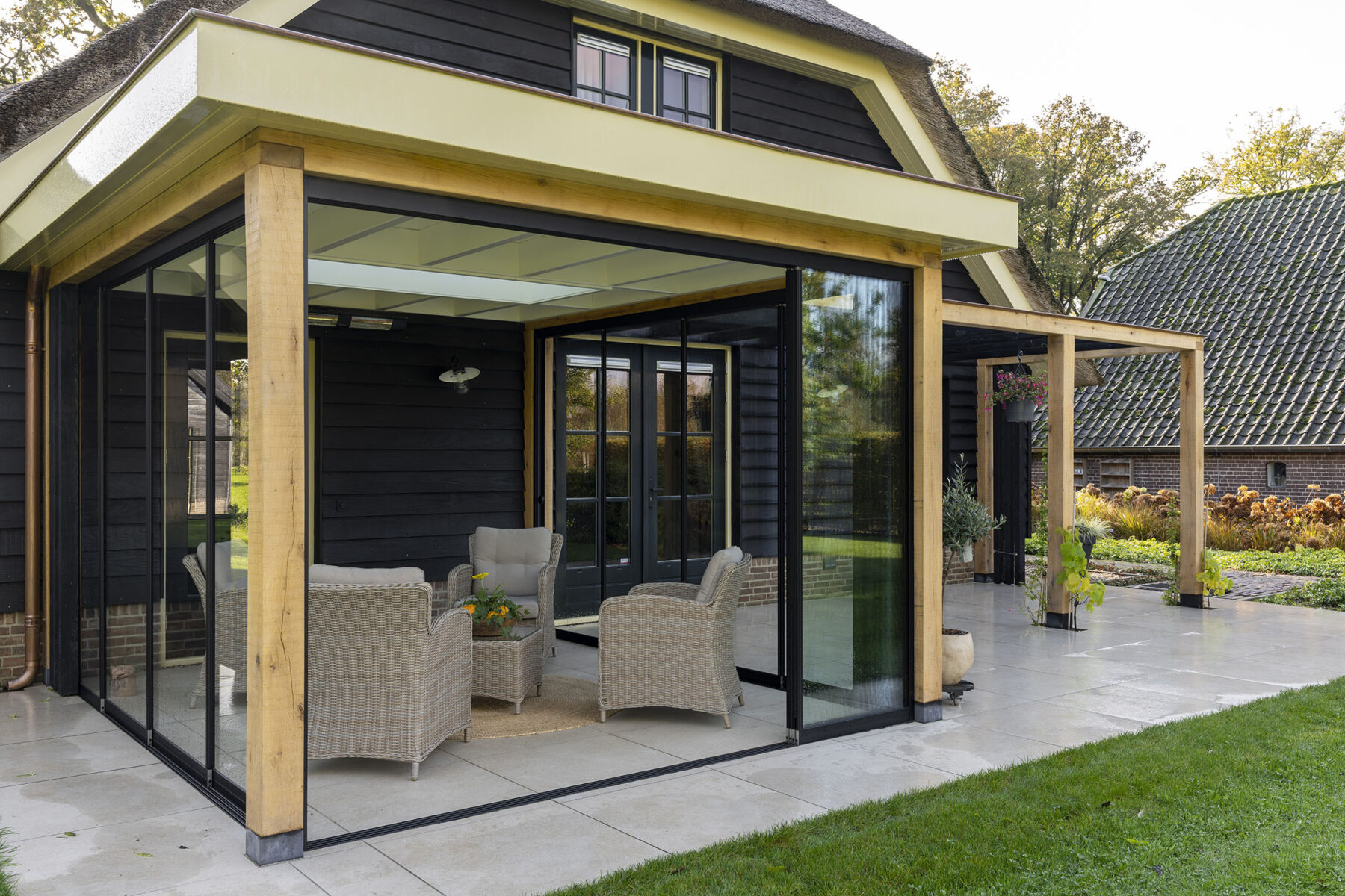 Tuinkamer aanbouw met pergola