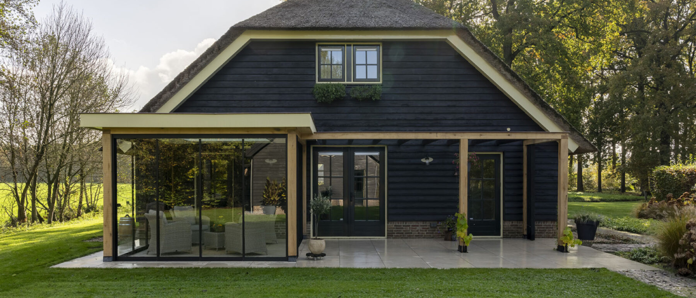 Boerderij met tuinkamer en pergola