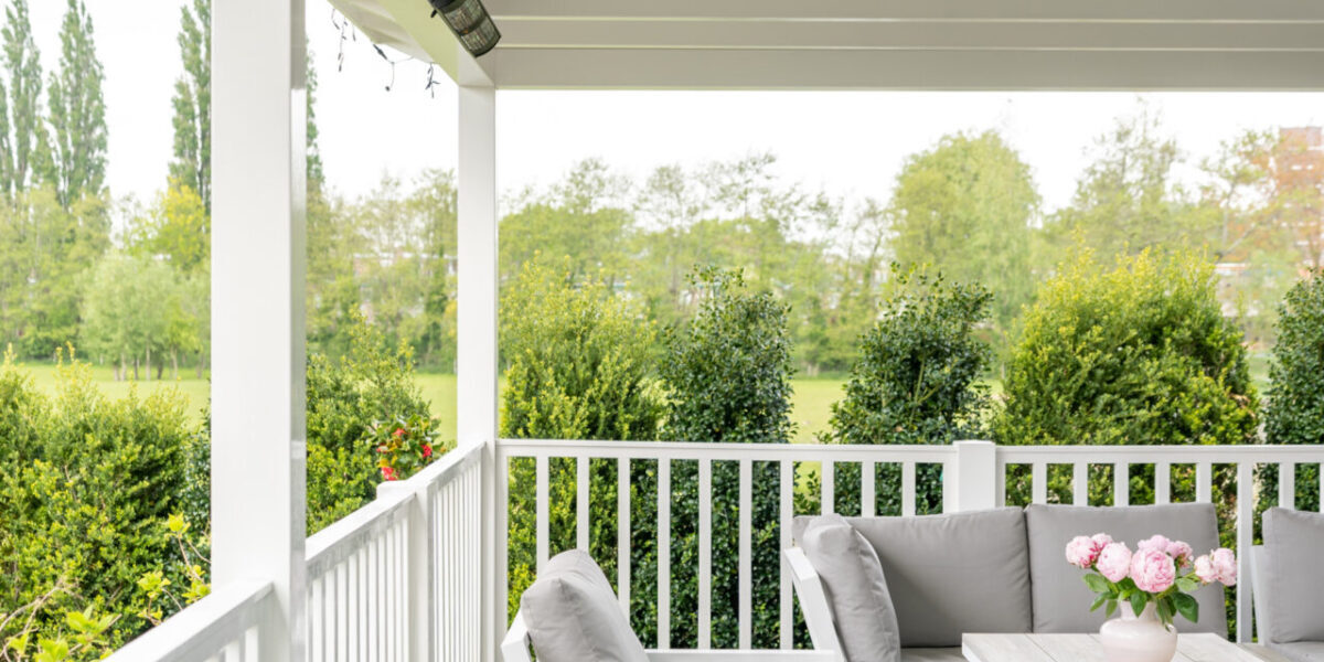 Landelijke veranda met heater