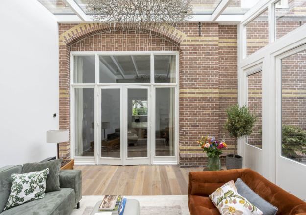 Serre aanbouw bij herenhuis in Den Haag