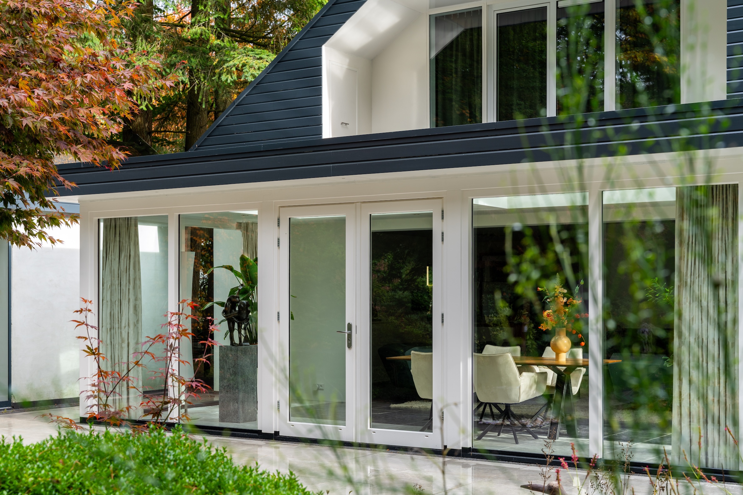 Serre uitbouw in stijl van de woning
