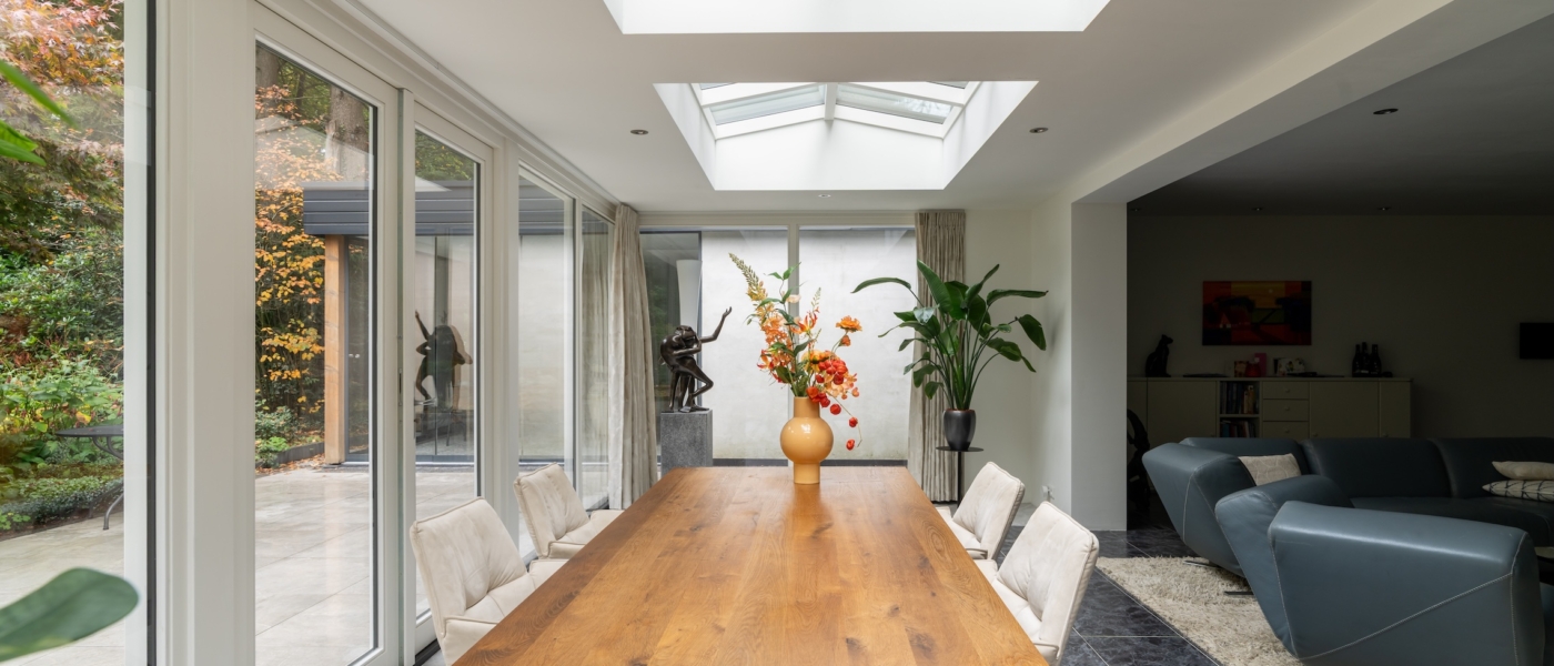 Serre uitbouw met lichtstraten