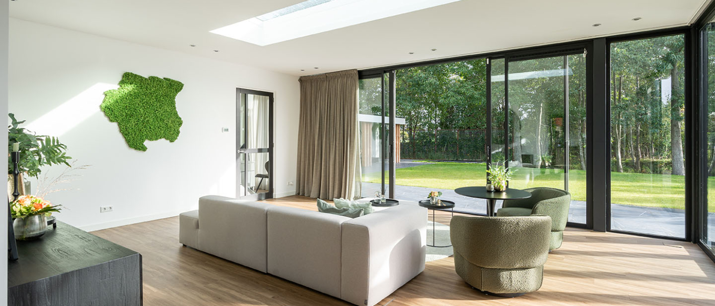 Lessenaar in woonkamer