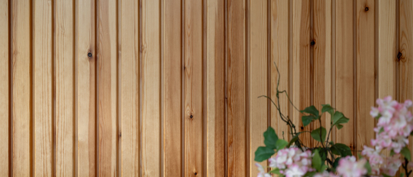 Moderne tuinkamer met houten wanden