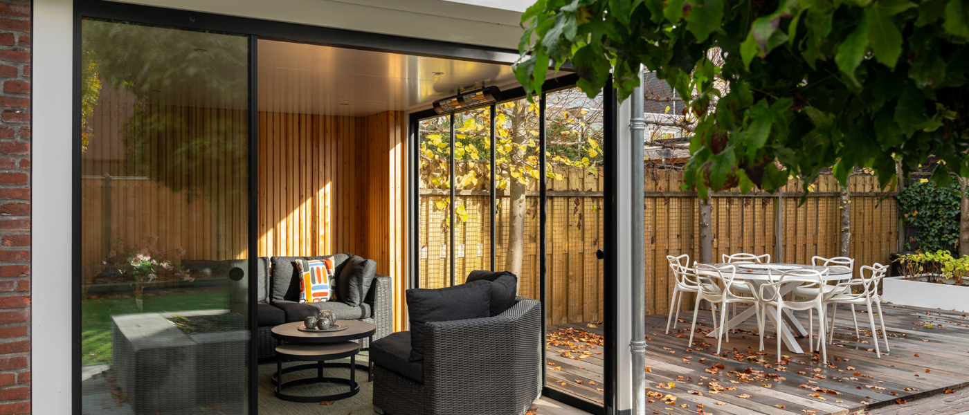Moderne tuinkamer in Moordrecht met glazen schuifdeuren
