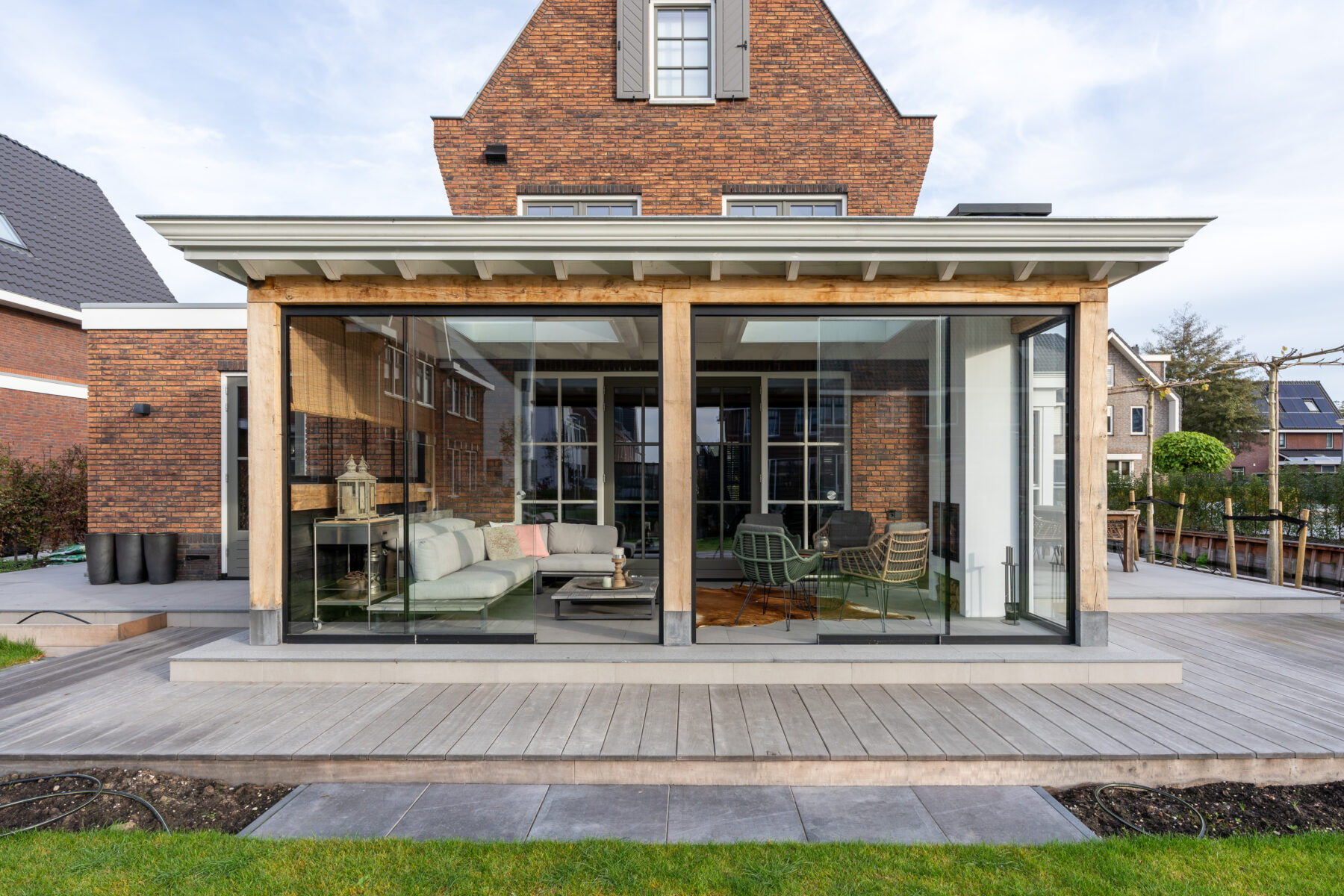 Tuinkamer antraciet en hout